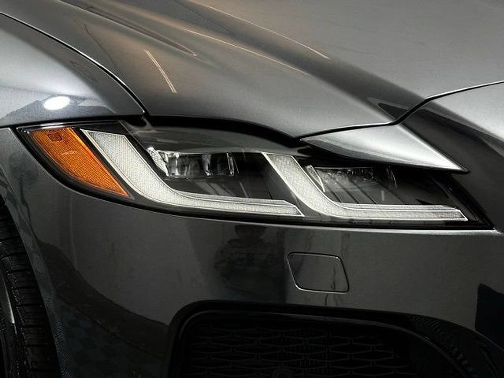 Certified 2024 Jaguar XF R-Dynamic SE AWD/4WD image 15