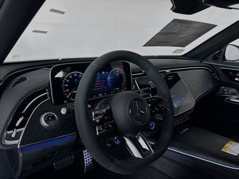 New 2026 Mercedes-Benz E 53 AMG e 4MATIC Sedan image 9