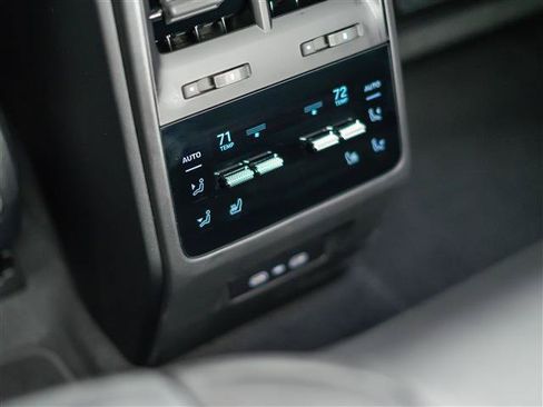 Used 2026 Porsche Macan Electric RWD image 22