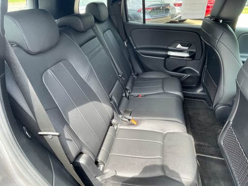 Used 2021 Mercedes-Benz GLB 250 w/ Premium Package image 13