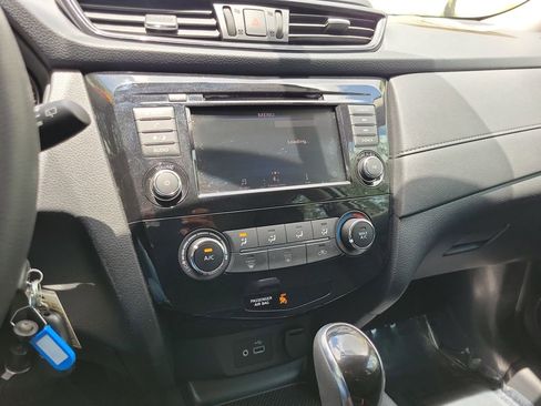 Used 2018 Nissan Rogue S FWD image 23