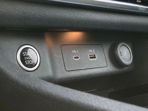 Used 2021 Nissan Rogue SV w/ Premium Package image 23