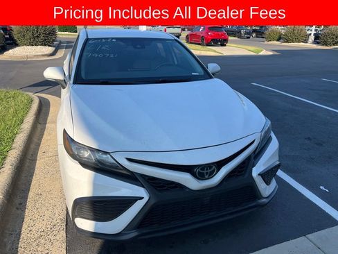 Used 2023 Toyota Camry SE FWD image 5