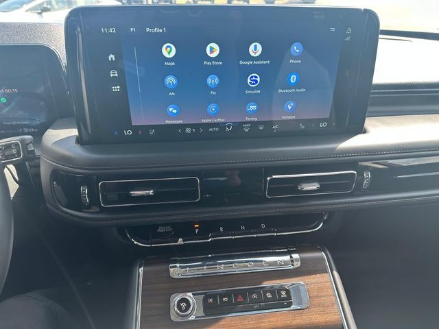 Used 2025 Lincoln Aviator Reserve AWD/4WD image 17