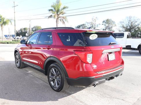Certified 2022 Ford Explorer XLT w/ Equipment Group 202A image 9