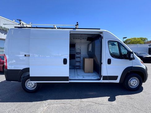 Used 2025 RAM ProMaster 2500 w/ Convenience Group FWD image 10
