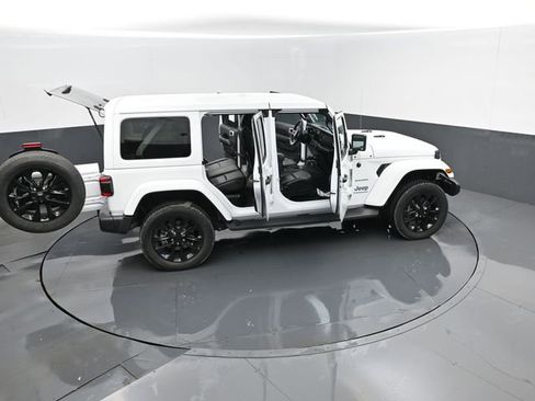 Used 2023 Jeep Wrangler Unlimited Sahara w/ Dual Top Group AWD/4WD image 30