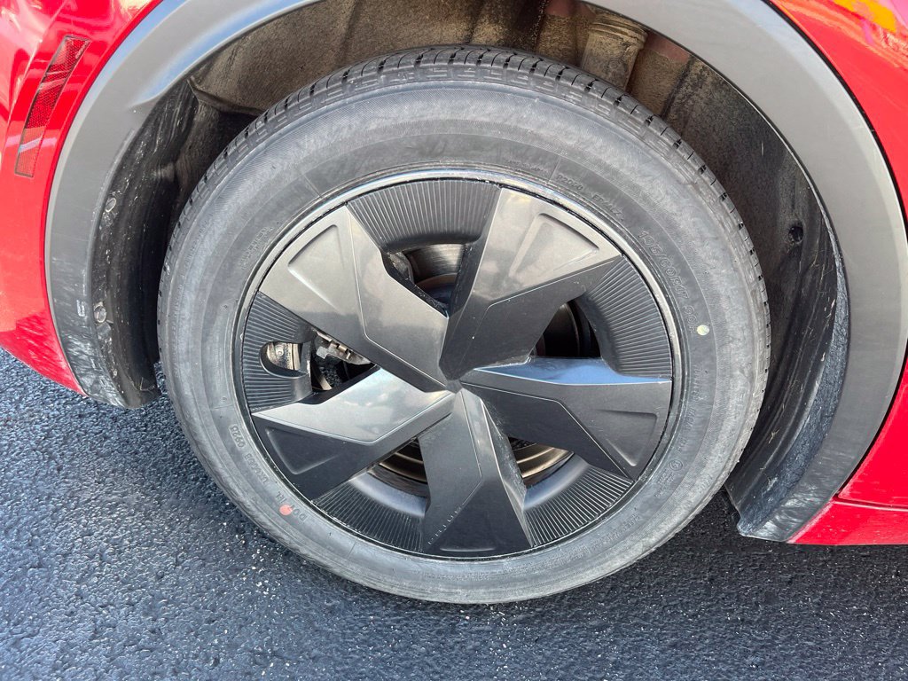 Used 2025 Toyota Prius LE FWD image 11