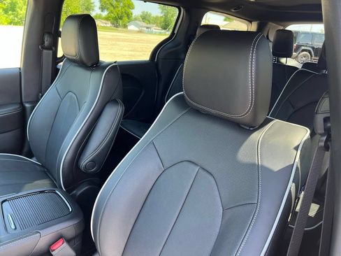 New 2027 Chrysler Pacifica Limited FWD image 28