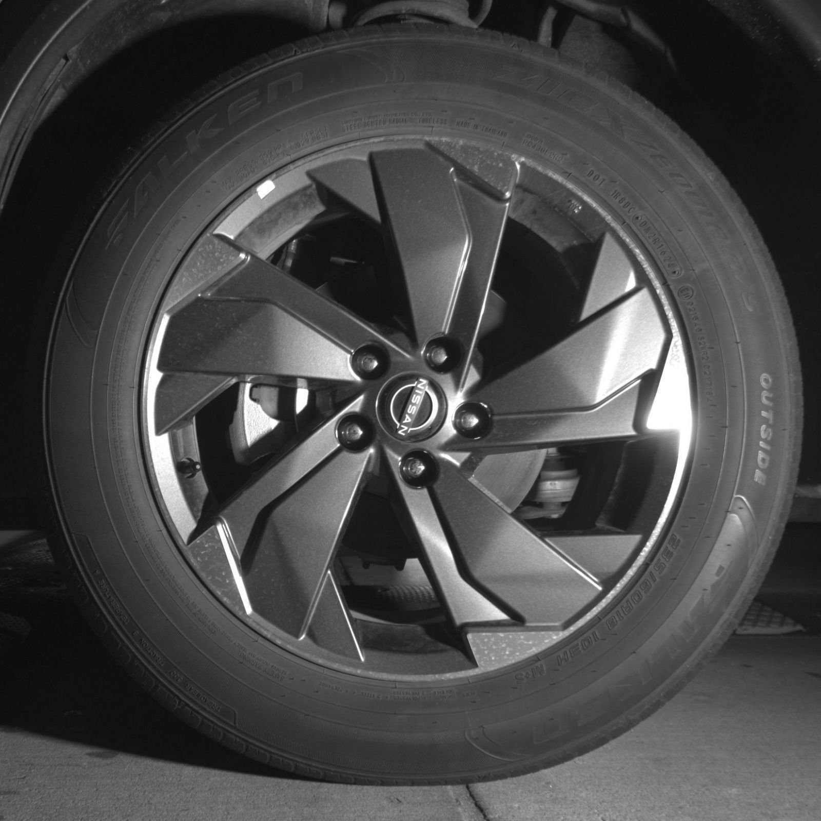 Used 2025 Nissan Rogue SV FWD image 13
