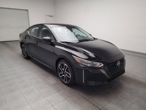 Used 2025 Nissan Sentra SR FWD image 13