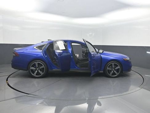 Used 2025 Honda Accord Sport image 32