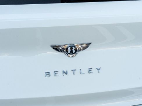 Used 2021 Bentley Bentayga Speed AWD/4WD image 19