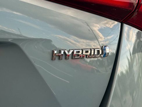 Used 2019 Toyota Prius LE FWD image 15