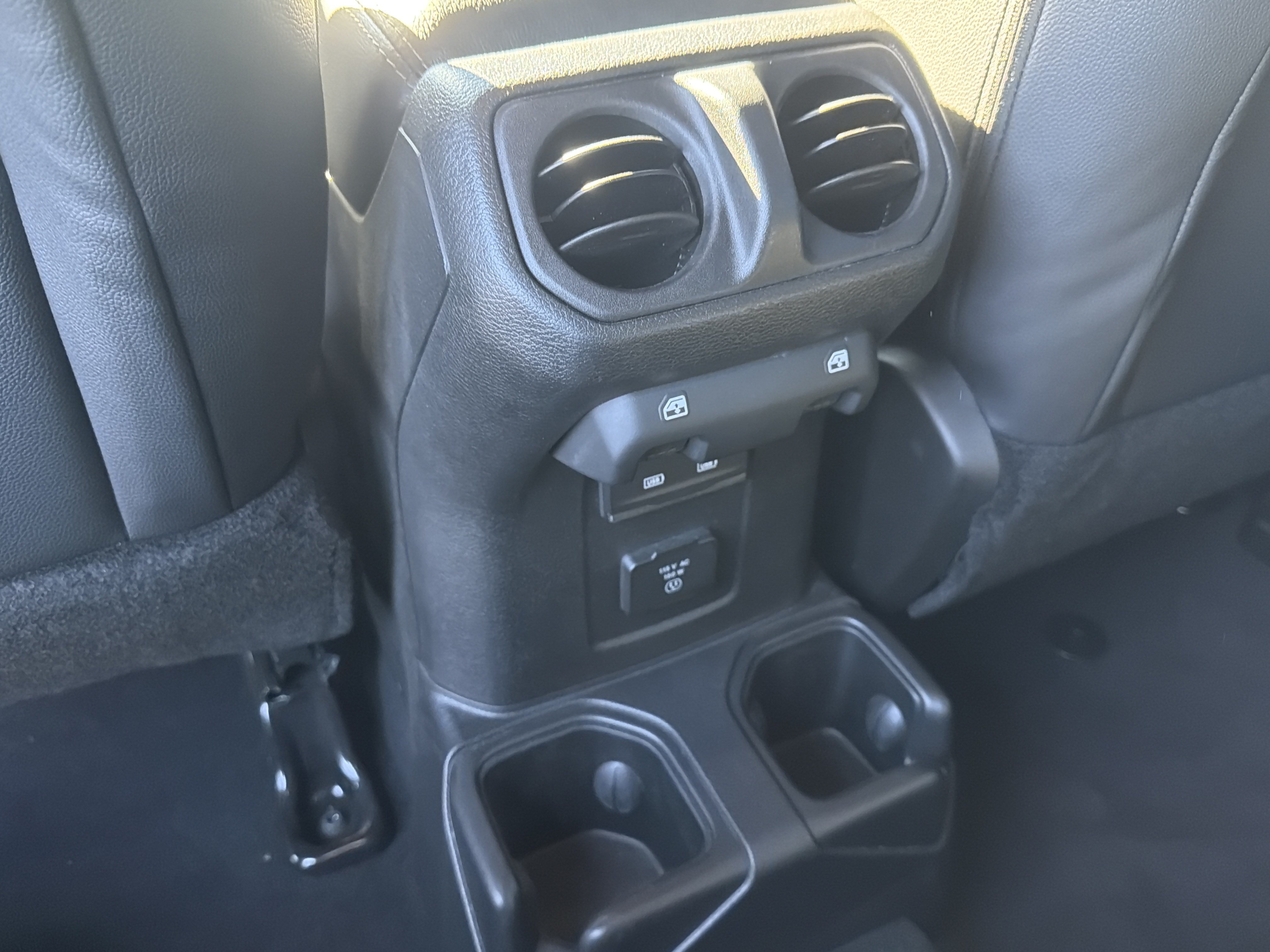 Used 2024 Jeep Wrangler Unlimited Sahara AWD/4WD image 39
