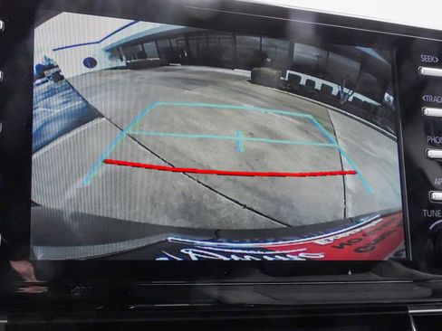 Used 2024 Toyota Sienna LE image 42