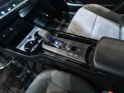 Used 2025 Toyota Prius LE image 22