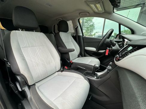 Used 2018 Chevrolet Trax LT AWD/4WD image 17