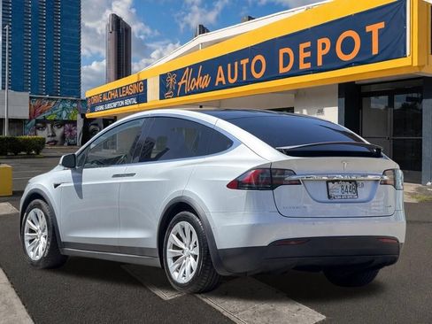 Used 2018 Tesla Model X 75D AWD/4WD image 3