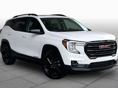 Used 2023 GMC Terrain SLT w/ Tech Package FWD image 3