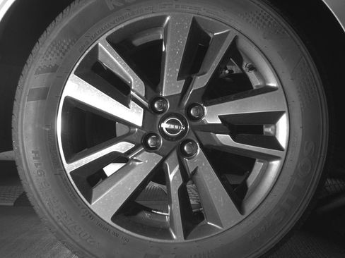 Used 2025 Nissan Versa SV image 15