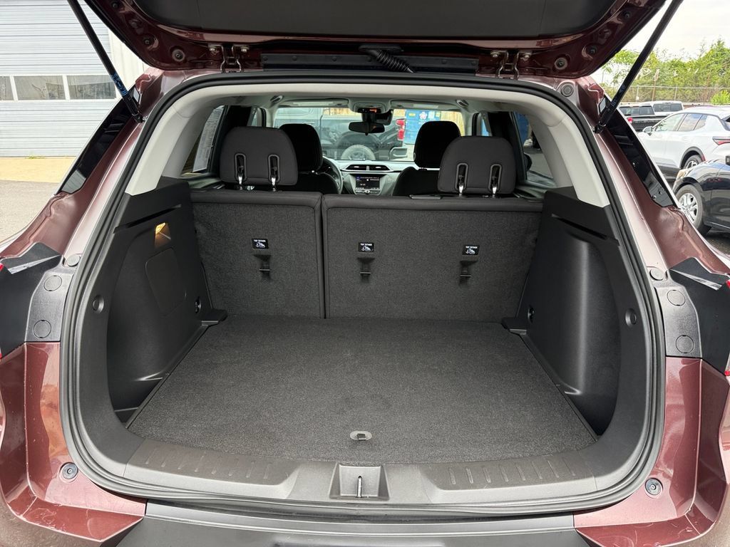 Used 2023 Chevrolet TrailBlazer LT FWD image 24