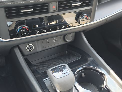 Used 2023 Nissan Rogue SV FWD image 30