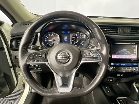 Used 2019 Nissan Rogue SV w/ Premium Package image 17