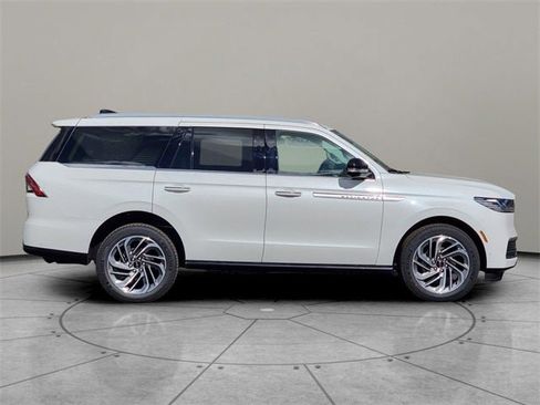 New 2025 Lincoln Navigator Reserve image 13