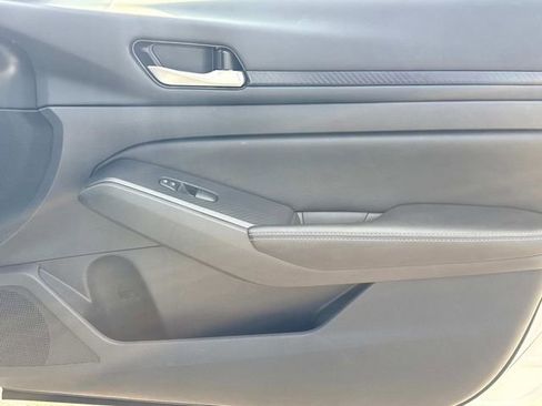 Used 2025 Nissan Altima 2.5 SV image 19