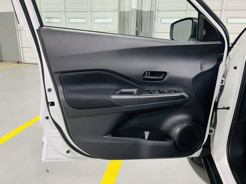 New 2025 Nissan Kicks Play S image 19