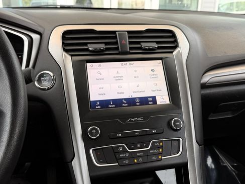 Used 2020 Ford Fusion SE FWD image 31