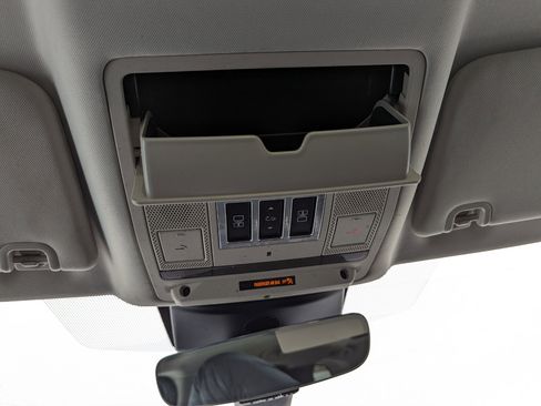 Used 2018 Land Rover Discovery HSE image 29