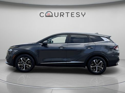 Used 2023 Kia Sportage EX FWD image 2