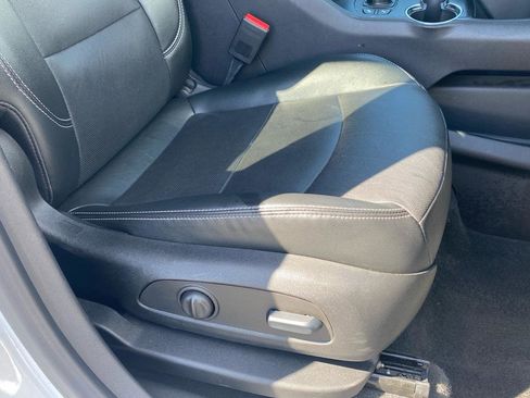 Used 2024 GMC Terrain SLT image 25