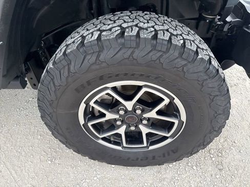 Used 2025 Jeep Wrangler Unlimited Rubicon AWD/4WD image 24