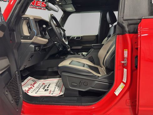 Used 2023 Ford Bronco Wildtrak image 16