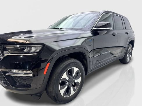 Used 2022 Jeep Grand Cherokee Limited 4xe w/ Luxury Tech Group II AWD/4WD image 11