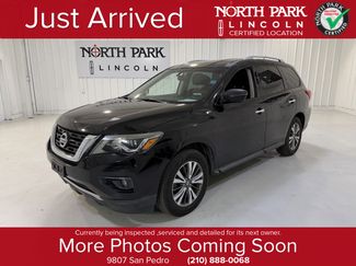 Used 2017 Nissan Pathfinder SV video 1
