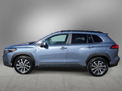 Used 2023 Toyota Corolla Cross XLE image 6