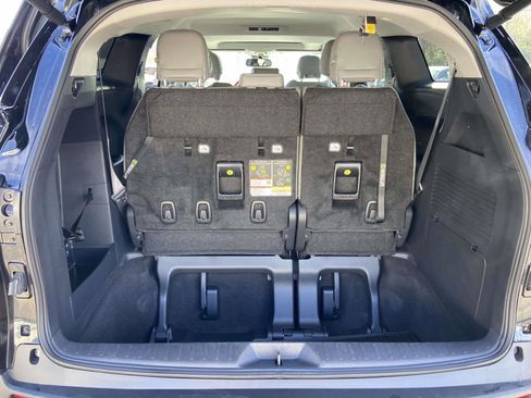 Used 2025 Toyota Sienna XLE image 7