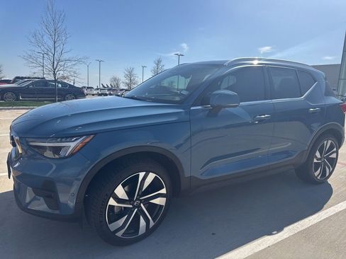 Used 2023 Volvo XC40 B5 Ultimate w/ Protection Package Premier image 3