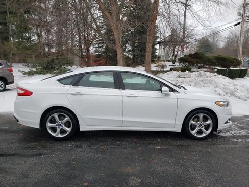 Used 2016 Ford Fusion SE image 2