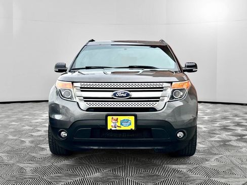 Used 2014 Ford Explorer XLT image 2