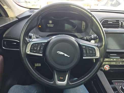Used 2019 Jaguar F-PACE S image 3