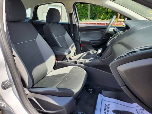 Used 2014 Ford Focus SE FWD image 21