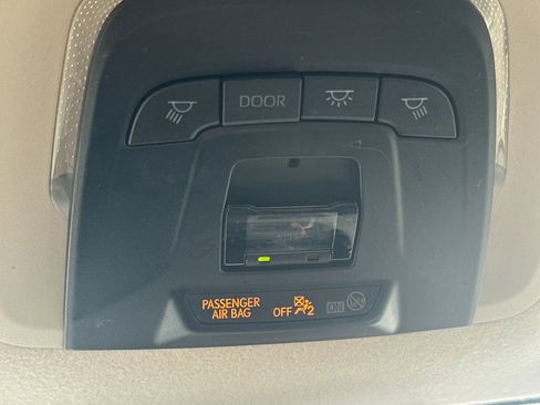 Used 2025 Toyota Corolla LE FWD image 31