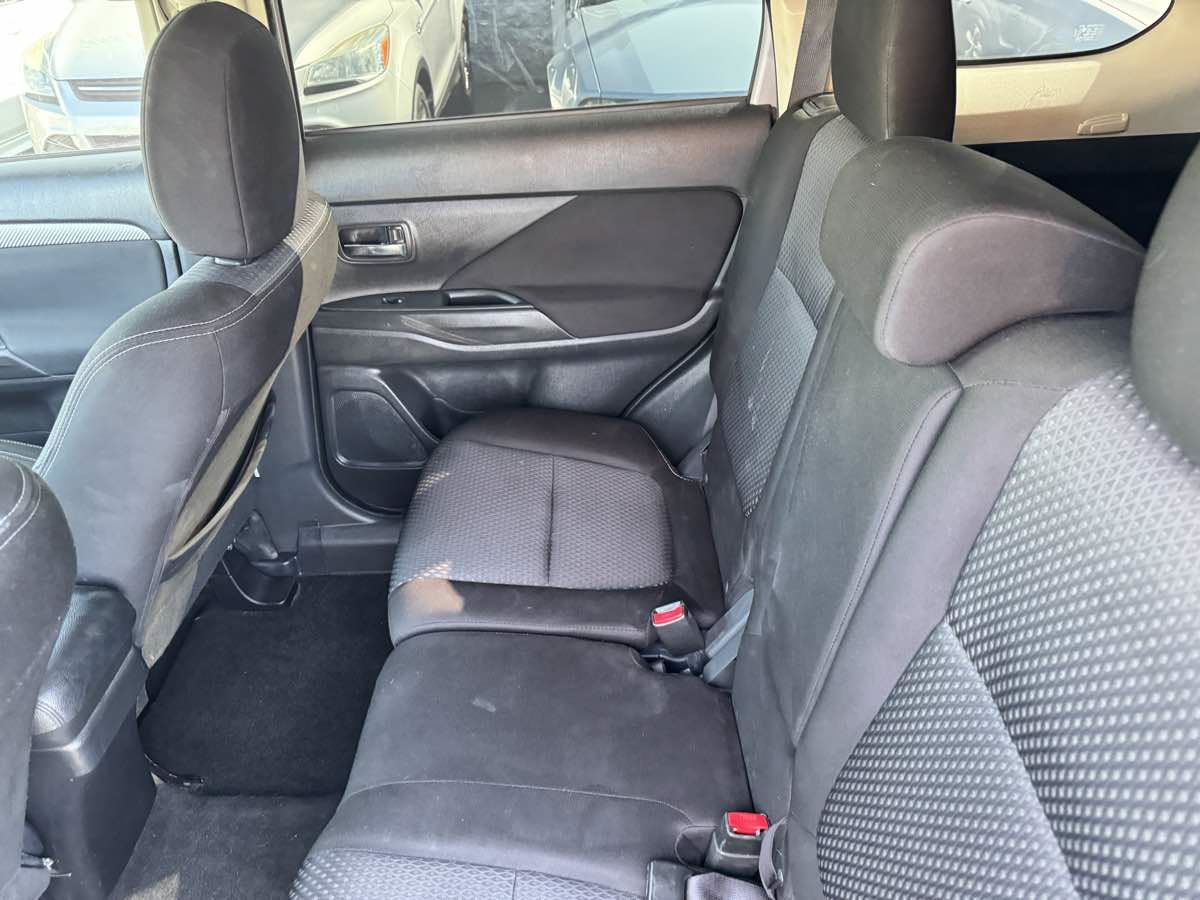 Used 2018 Mitsubishi Outlander ES FWD image 30