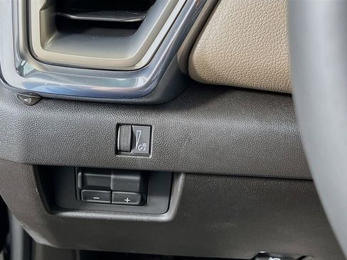 New 2026 GMC Canyon Denali image 9