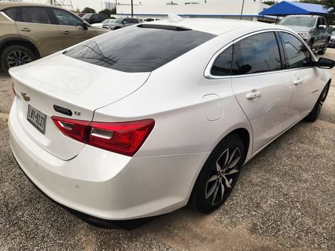 Used 2018 Chevrolet Malibu LT w/ Driver Confidence Package FWD image 4
